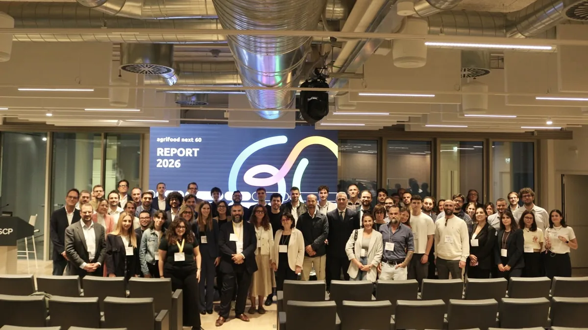 Foto di gruppo al lancio di agrifood next 60 nell'auditorium ESCP di Torino, 8 ottobre 2026